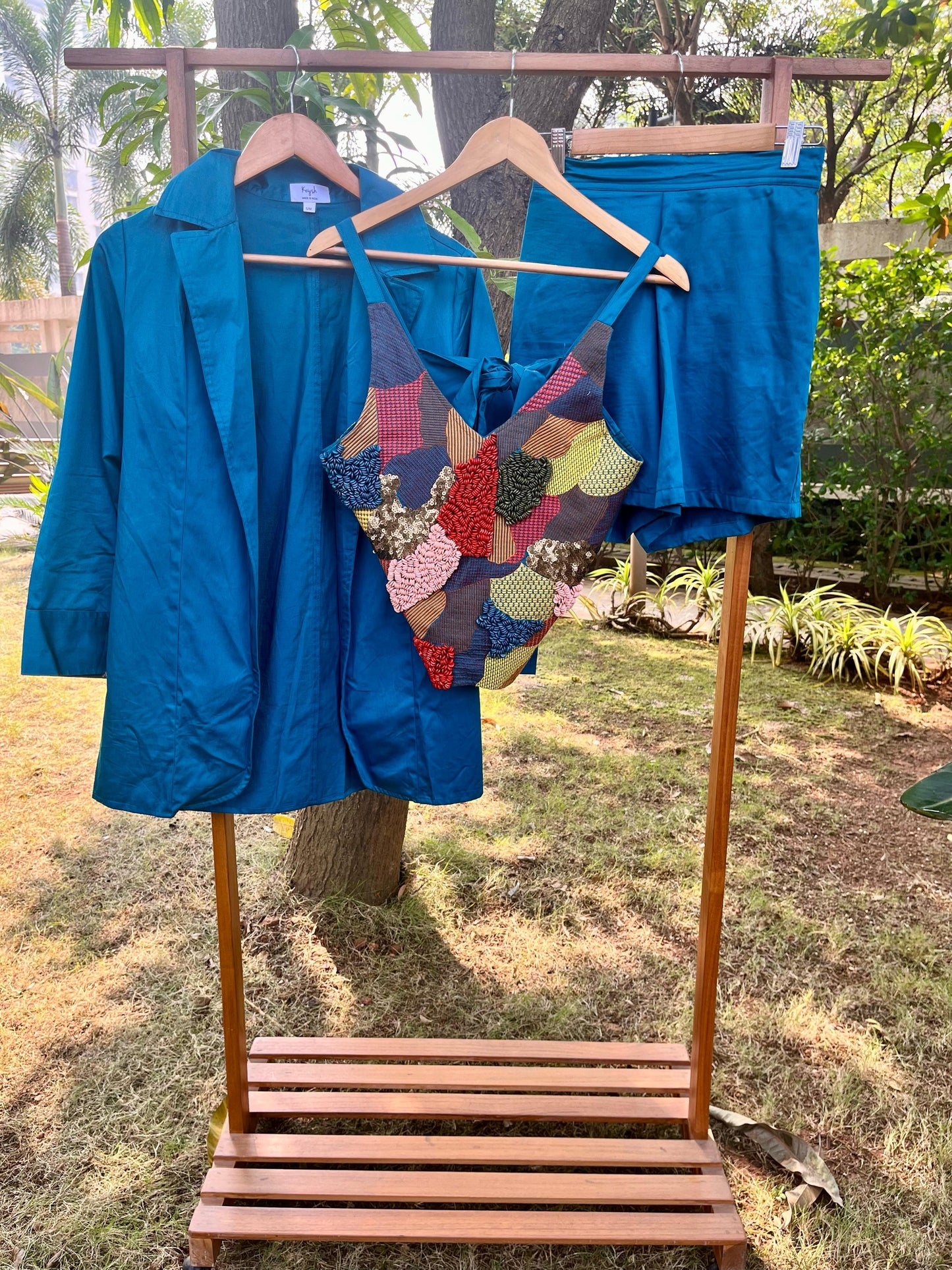 Abstract : The Knot Set